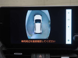 パノラミックビューモニター付きです。車両を上から見たような映像をディスプレイオーディオ画面に表示。運転席からの目視だけでは見にくい、車両周辺の状況をリアルタイムでしっかり確認できます。