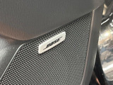 【BOSEサウンドシステム】メーカーオプションの高品位サウンドシステムを搭載。専用のチューニングが施された大小様々なスピーカーから良質なサウンドが奏でられます。