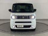 最新のLEDヘッドライトで、より明るく遠くまで照らします!フロントバンパーにはLEDフォグライトが装着されています。