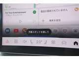ルート案内やエンターテイメント機能を利用する際も、ステアリングから手を離す必要はありません。