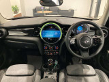 時を経ても深い魅力を放ち続けるBMW。より快適にお乗り頂くために、3つのサポートプログラムをご用意しております。※認定中古車保証は登録日より最長4年間まで延長が可能です。