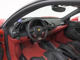 こちらは左ハンドルのお車でございます。内装色はNeroを選択しております。