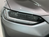 LEDヘッドライトは、点灯の瞬間から最大光量を発揮し、突然暗くなるトンネルなどでの安定感を高めます。