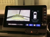 リバースギアに入れるだけで後方の表示へ切り替わります。夜間や雨の日の駐車も楽になりますよ。
