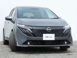 アダプティブLEDヘッドライト。フロントカメラで前方の状況を検知し対向車や先行車に眩しい思いをさせることなく必要なところだけを遠くまで照射します。