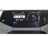 気になる燃費など様々な情報を表示してくれるインフォメーションディスプレイ付きのODOメーター。