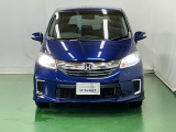 【HID】ディスチャージヘッドライトが装備されています。夜間走行時や雨の日に明るく安全に前方を照らすことが出来ます。対向車からも見えやすいので相手に接近を知らせることも出来ます。