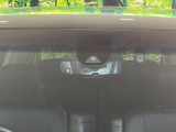 【ホンダセンシング】走行中に前方の車両等を認識し、衝突しそうな時は警報とブレーキで衝突回避と被害軽減をアシスト。より安全にドライブをお楽しみいただけます。