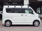 狭い道や店舗駐車場でも取り回ししやすい全長です。