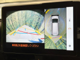 【パノラミックビューモニター】専用のカメラにより、上から見下ろしたような視点で360度クルマの周囲を確認することができます☆死角部分も確認しやすく、狭い場所での切り返しや駐車もスムーズに行えます。