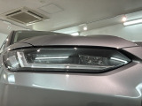 LEDヘッドライトは、点灯の瞬間から最大光量を発揮し、突然暗くなるトンネルなどでの安定感を高めます。