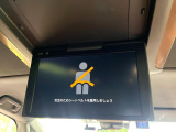 【フリップダウンモニター】大画面モニターで後席でもエンタメをお楽しみいただけます。小さなお子様にも大人気の装備です♪