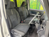 運転席シート廻りは使用感も少なく、良好な状態となっています。前オーナー様が丁寧に使っていたことがよくわかりますね。
