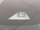 【エマージェンシーブレーキ】走行中に前方の車両等を認識し、衝突しそうな時は警報とブレーキで衝突回避と被害軽減をアシスト。より安全にドライブをお楽しみいただけます。