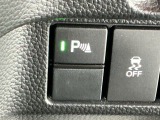 パーキングセンサーシステムは走行中に障害物が迫ると音と表示でお知らせ、低速走行時時の安心感を高めます