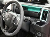 運転席グローブボックス(中にUSB充電用あります)