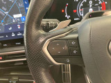 オーディオや運転支援機能などを手元で操作できるステアリングスイッチ。操作時の視線移動が少なく、安全にも貢献します。