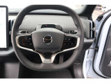 ステアリングから手を放さずに車両の操作ができます
