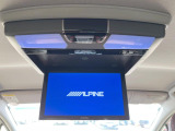 【フリップダウンモニター】大画面モニターで後席でもエンタメをお楽しみいただけます。小さなお子様にも大人気の装備です♪