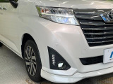 【LEDヘッドライト】悪天候や夜間走行時も良好な視界を確保し安心して運転できる高輝度LEDヘッドライトを装備!点灯速度が早く、消費電力も抑えられています。
