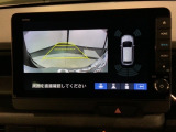 リバースギアに入れるだけで後方の表示へ切り替わります。夜間や雨の日の駐車も楽になりますよ。