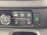 すぐに暖まって寒い日に重宝する運転席&助手席シートヒーターが付いてます。2段階に温度設定が可能です
