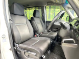 運転席シート廻りは使用感も少なく、良好な状態となっています。前オーナー様が丁寧に使っていたことがよくわかりますね。