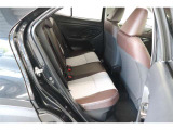 後席シートは分割可倒式。乗せる荷物や乗車人数に合わせて片側ずつ倒すことが出来ます。