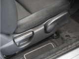 ◆シートハイトアジャスター◆運転席を上下に高さ調節ができます!運転ポジションを体格に合わせてシート調整できます。