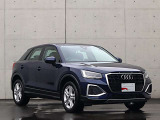 ●Audiが最初に採用したLEDポジショニングランプ。シャープなラインで昼間でも点けていたいと思うほど上品でオシャレです。夜間走行時はさらに目立ちます!