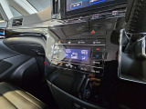 オートエアコンなので、風量の切り替えを自動調節し温度を保ってくれます☆運転席と助手席で温度変化出来ます!
