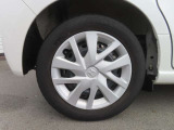 車に良く似合う純正ホイールキャップが装備されています!