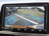 バックモニター付きでガイドラインがモニターに表示され、車庫入れや縦列駐車などの際に役立ちます!
