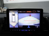 パノラミックビューモニター付きです。車両を上から見たような映像をディスプレイオーディオ画面に表示。運転席からの目視だけでは見にくい、車両周辺の状況をリアルタイムでしっかり確認できます。