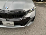 また、BMW正規認定中古車は、エマージェンシーサービスが自動付帯。24時間365日、皆様のカーライフをサポート致します。確かな安心のうえで、「駆けぬける歓び」をご堪能ください。