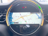 ●MINI純正ナビ:一体感のあるナビは、高級感ある車内を演出してくれます。Bluetooth再生などオーディオ機能も充実しておりますので、運転もより楽しめます♪