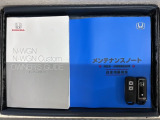 スマートキーは鍵をバッグに入れたままでもドアロックの開閉やエンジンのON・OFFができます。夜間や雨の日も鍵を探さなくて良いので便利です。