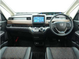 ◆アダプティブクルーズコントロール◆予め設定した車速内でクルマが自動的に加減速。前走車との適切な車間距離を維持しながら追従走行します。【LKAS】車線維持支援システムでステアリング操作を支援。