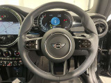 また、MINI正規認定中古車は、エマージェンシーサービスが自動付帯。24時間365日、皆様のカーライフをサポートいたします。確かな安心のうえで、「駆けぬける歓び」をご堪能ください。