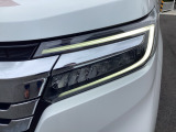 消費電力少ないLEDヘッドライトは暗い夜道を明るく照らします。