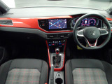 シンプルなデザインと一目でわかるスイッチの配置はPeoples Car=みんなの車という考えの現れです。各スイッチにはバックライトもついており、夜間でも安全に操作して頂けます。