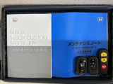 スマートキーは鍵をバッグに入れたままでもドアロックの開閉やエンジンのON・OFFができます。夜間や雨の日も鍵を探さなくて良いので便利です。