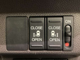 リアドアは乗り降りに便利な両側電動スライドドアです。また運転席に座っていながらスイッチ操作で自在にスライドドアを開け閉めできます。