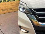 【LEDヘッドライト】悪天候や夜間走行時も良好な視界を確保し安心して運転できる高輝度LEDヘッドライトを装備!点灯速度が早く、消費電力も抑えられています。