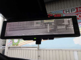 スマートルームミラー画像になります。リアシートに人が乗ってる時やトランクに荷物がたくさん積んでルームミラーが使えないときに便利なオプションです!