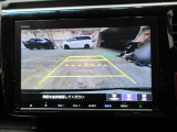 バックカメラの画像です。ガイドラインがスムースな車庫入れをサポートいたします。車庫入れの安心感がアップしますね。