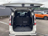 ラゲッジスペースも広々しております。ぜひ一度現車をご確認くださいませ。