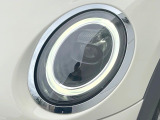 ●LEDヘッドライト:夜間走行時も良好な視界を確保し安心して運転できる高輝度LEDヘッドライトを装備!点灯速度が早く、消費電力も抑えられています。
