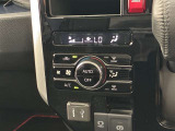 オートエアコンは温度を設定するだけで、自動で風量などを設定してくれます。運転しながら操作も必要ないので、安全性も向上します。