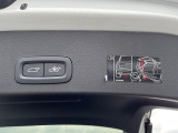 【パワーバックドア】スマートキーや運転席のボタンを押すだけでリアゲートが自動で開閉します!荷物を持っている時や、高い位置にあるバックドアを閉める際に便利な機能です。